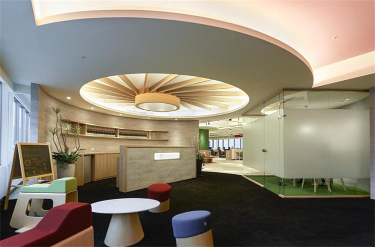 超現(xiàn)實(shí)主義辦公空間：突破傳統(tǒng)，激發(fā)創(chuàng)意